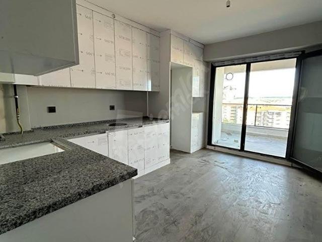 ESENYURT GÜZELYURT MAHALLESİNDE METROBÜSE YAKIN 3+1 DAİREMİZ