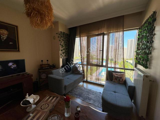 Esenyurt Innovia 2'de Havuz Cepheli, Kiracılı 1+1 Satılık Daire