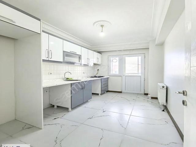 Esenyurt Kale Yapı'dan Köşe Başı Okul.cad Vb Yerlere Yakın 2+1