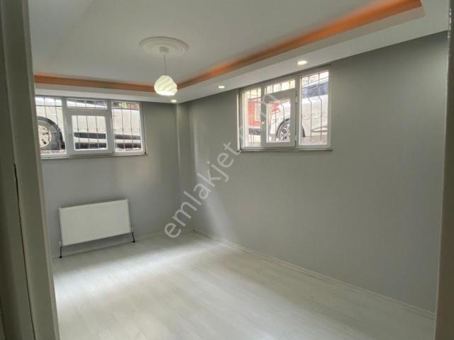 Esenyurt Mehterçeşme Mahallesinde Marmara Parkın Orda 10 Yıllık Binada 2+1/80m2/ Bahçe Katı