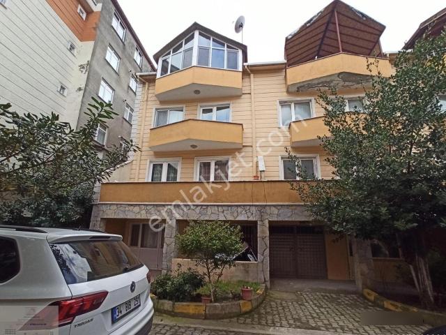 Esenyurt Merkezde Özyurtlar Avm Arkasında 220 M2 Tripleks Villa