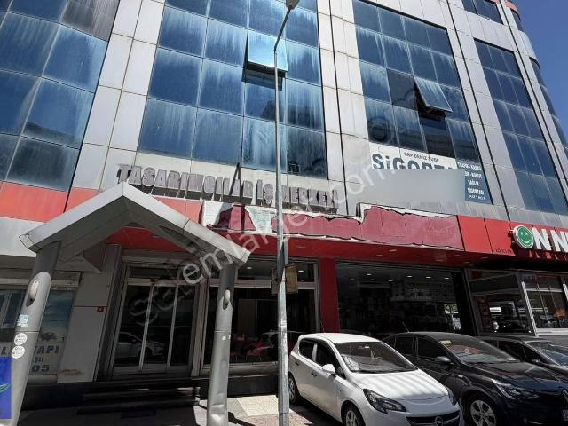 Esenyurt Meydanda Kiralık 1+1 Ofis
