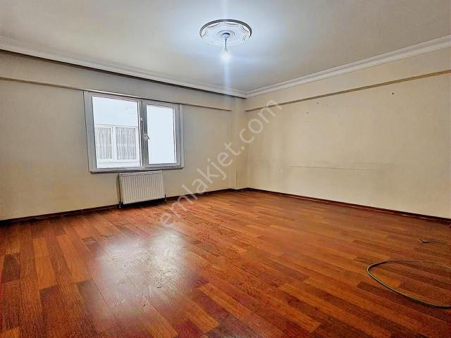 Esenyurt Osmangazi Mah.cadde Üzeri 2+1 Arakat Daire 3.180.000