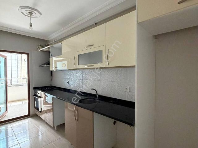 Esenyurt Orhangazi Mahallesi 2+1 3.kat Kiralık Boş Daire Sanayi Bölgesi Cam Balkonlu Merkezi Konum