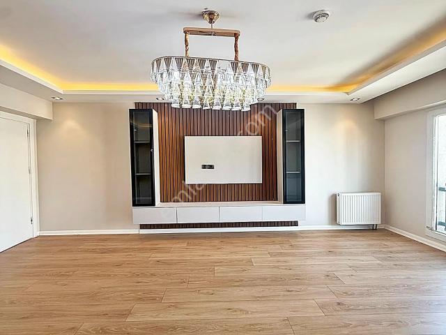 Esenyurt Pınar Mahallesi 2+1 100m2 Balkonlu Ful Dekorlu Arakat