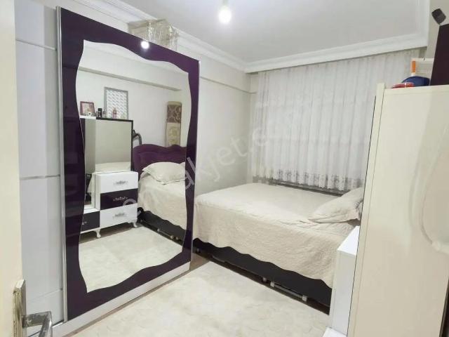 Esenyurt'ta Satılık Arakat 2 + 1 Geniş Kullanışlı Ferah Daire