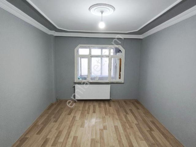 Eser Emlak'tan Malkoçoğlu Mah 2+1 120 M2 Masrafsz Balkonlu 3.kat