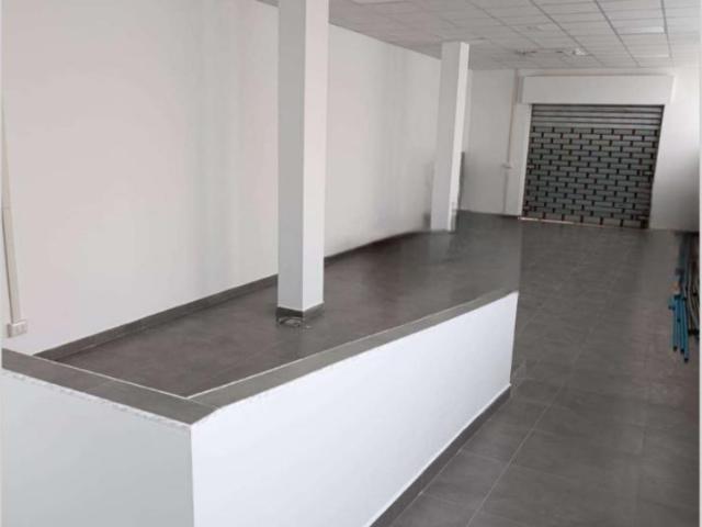 Esercizio commerciale in affitto a Ariccia