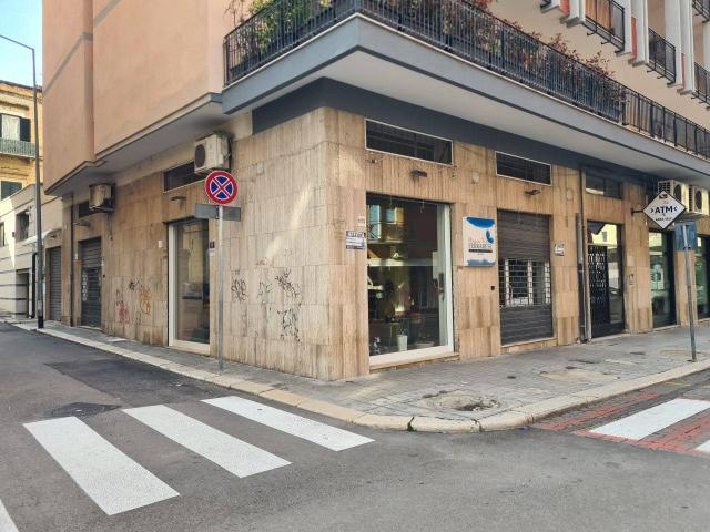 Esercizio commerciale in affitto a Bisceglie
