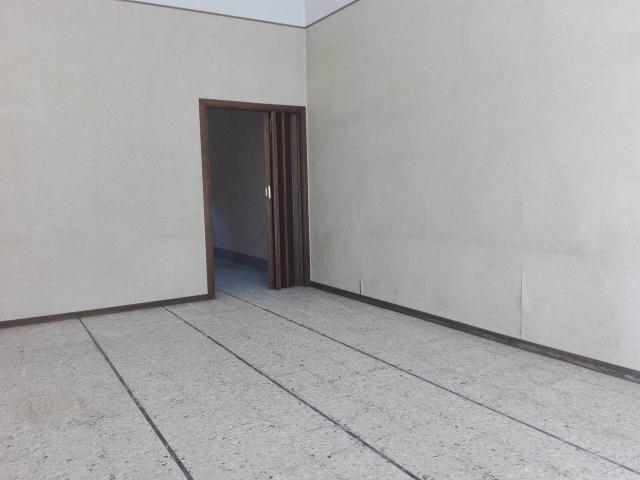 Esercizio commerciale in affitto a Calcinaia