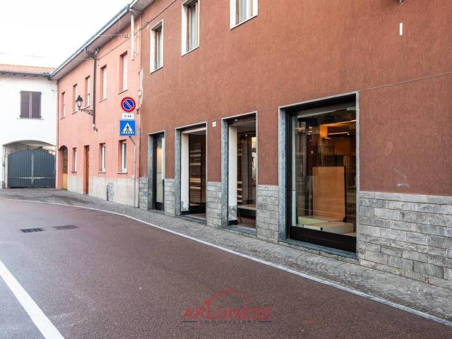 Esercizio commerciale in affitto a Casorezzo