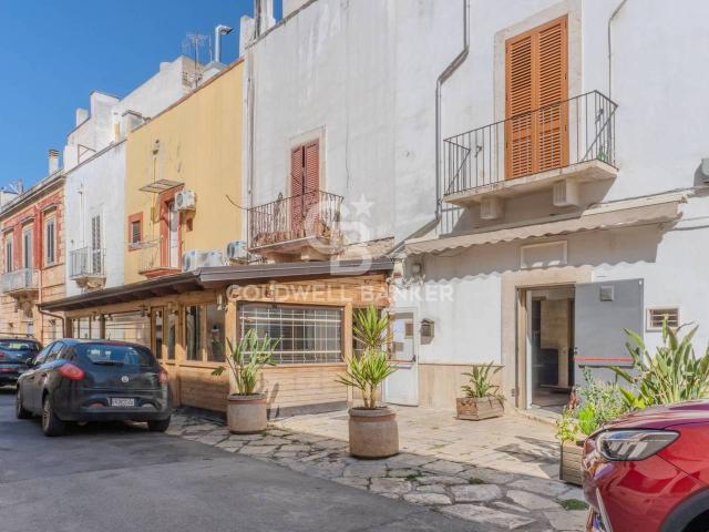 Esercizio commerciale in affitto a Casamassima
