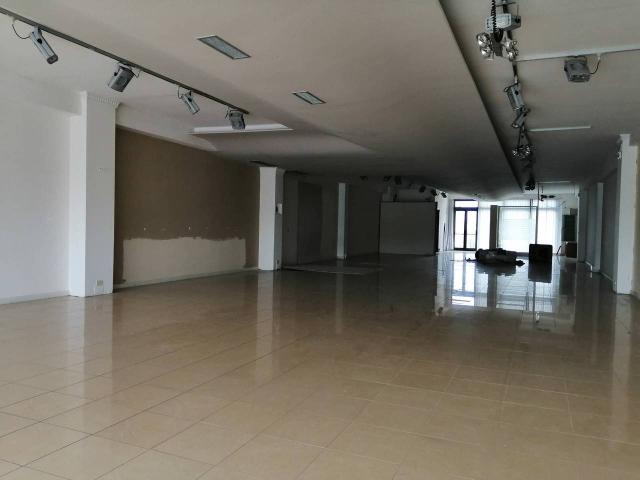 Esercizio commerciale in affitto a Casciana Terme Lari