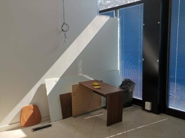 Esercizio commerciale in affitto a Cascina
