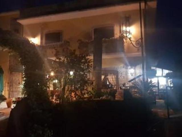 Esercizio commerciale in affitto a Corigliano Rossano
