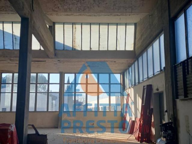 Esercizio commerciale in affitto a Empoli