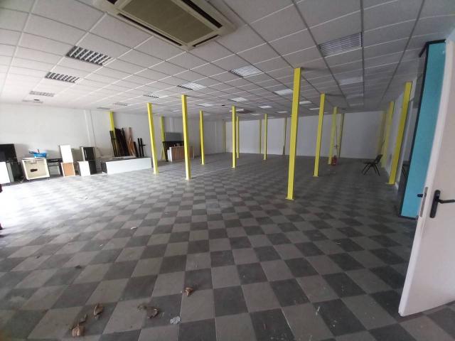 Esercizio commerciale in affitto a Fucecchio