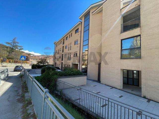 Esercizio commerciale in affitto a L'Aquila