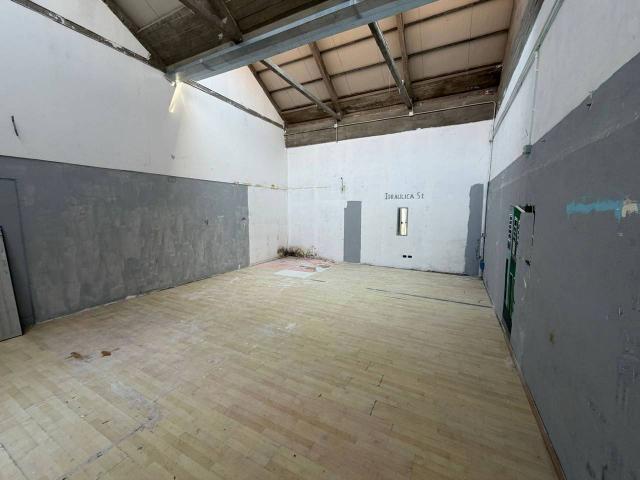 Esercizio commerciale in affitto a Pisa
