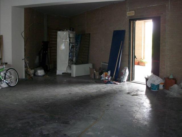 Esercizio commerciale in affitto a Pisa