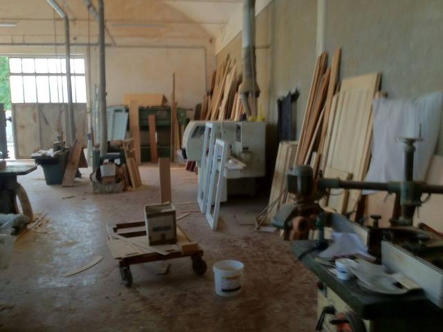 Esercizio commerciale in affitto a Ponsacco