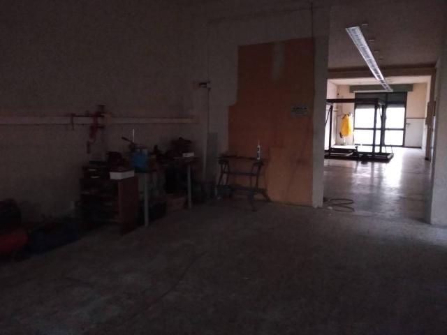 Esercizio commerciale in affitto a Pontedera