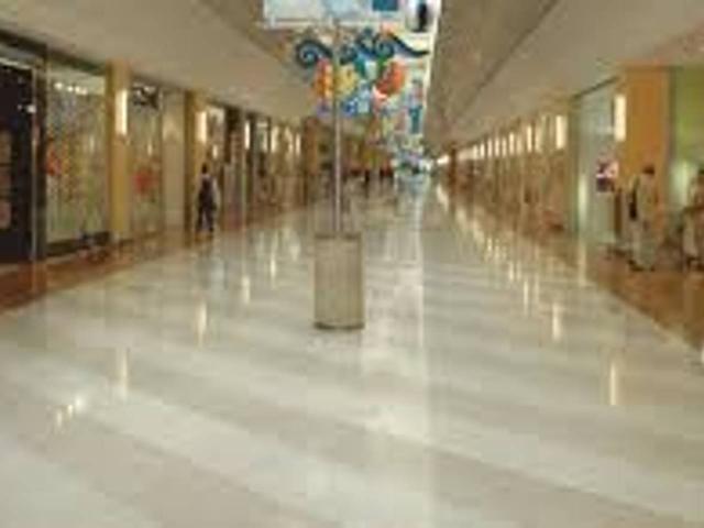 Esercizio commerciale in affitto a Pontedera