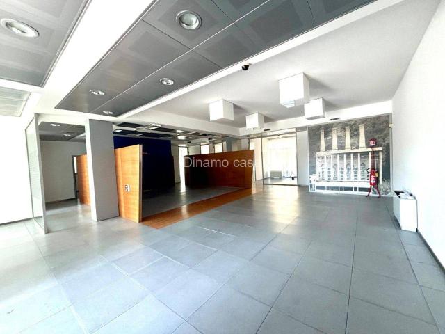 Esercizio commerciale in affitto a Prato