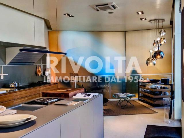 Esercizio commerciale in affitto a Roma