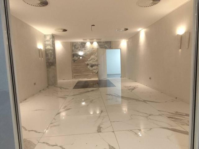 Esercizio commerciale in affitto a Sarnico