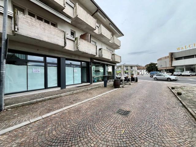 Esercizio commerciale in affitto a Tricesimo