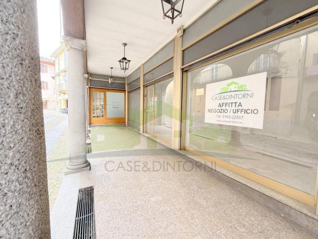 Esercizio commerciale in affitto a Varallo