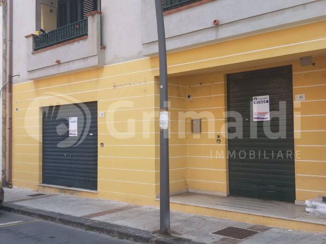 Esercizio commerciale in affitto a Villafranca Tirrena