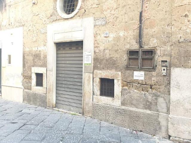 Esercizio commerciale in vendita a Maddaloni