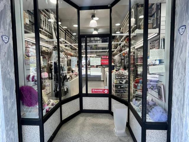 Esercizio commerciale in vendita a Massa