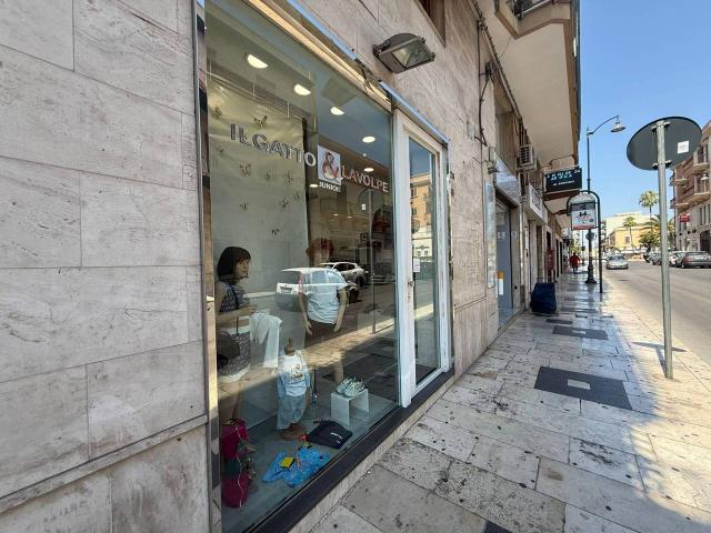Esercizio commerciale in vendita a Massafra