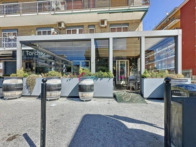 Locale commerciale in vendita a Marigliano