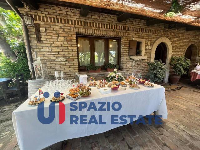 Esercizio commerciale in vendita a Miglianico