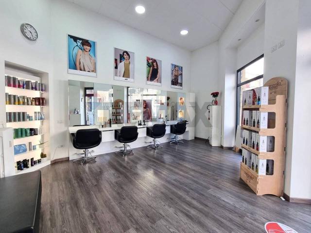 Esercizio commerciale in vendita a Milano