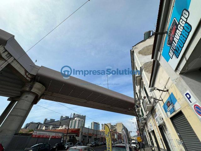 Esercizio commerciale in vendita a Napoli