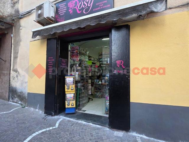 Esercizio commerciale in vendita a Napoli