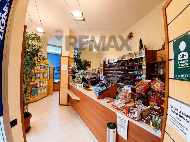 Esercizio commerciale in vendita a Novara