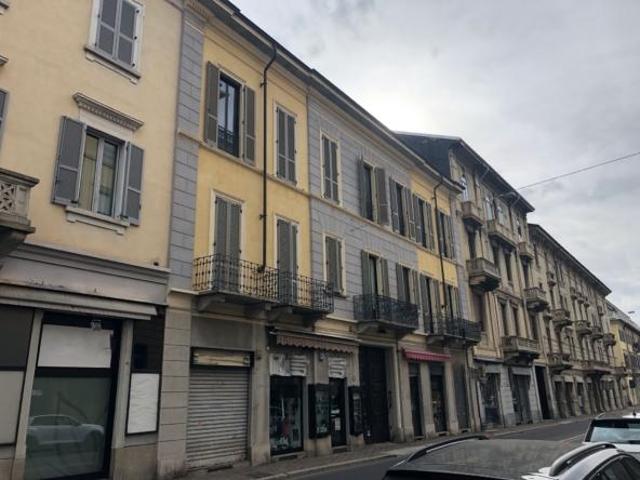 Esercizio commerciale in vendita a Novara