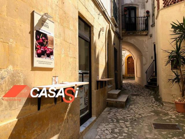Esercizio commerciale in vendita a Otranto