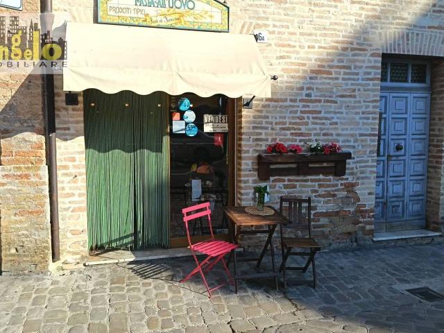 Esercizio commerciale in vendita a Offida