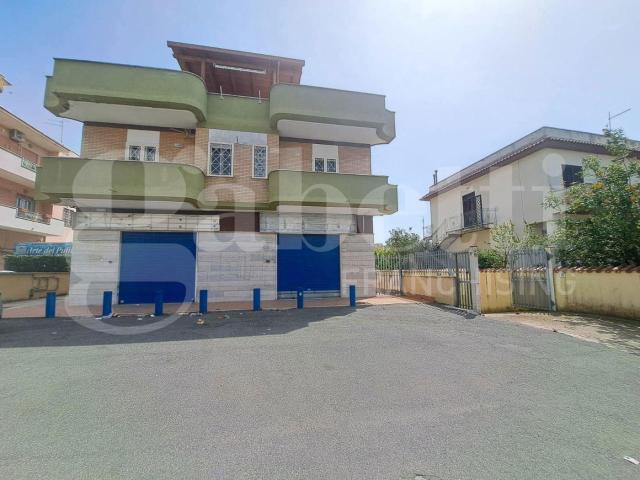 Esercizio commerciale in vendita a Ardea