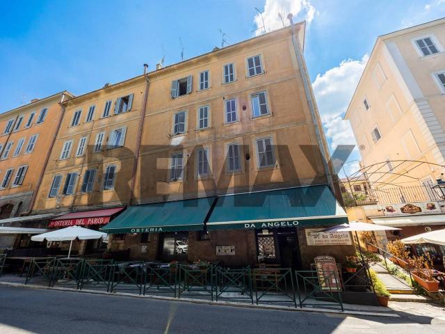Esercizio commerciale in vendita a Ariccia