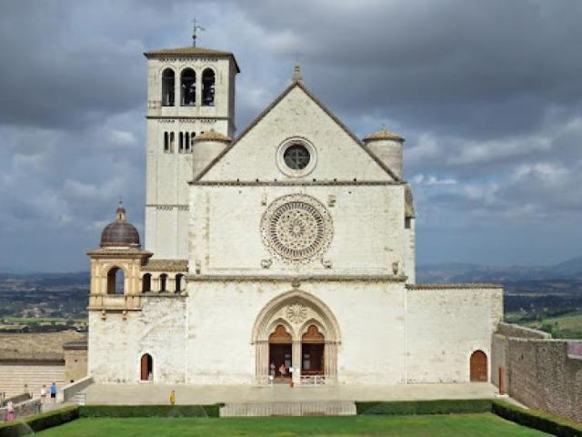 Esercizio commerciale in vendita a Assisi