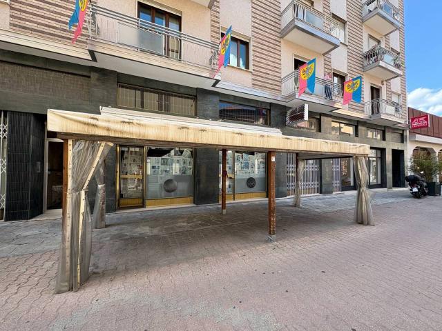 Esercizio commerciale in vendita a Asti