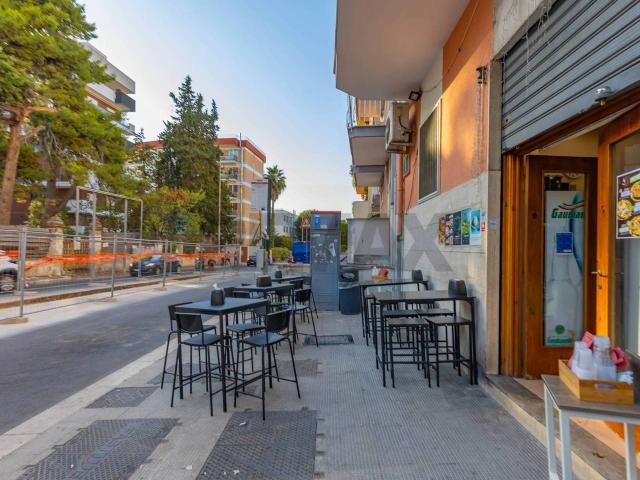 Esercizio commerciale in vendita a Bari